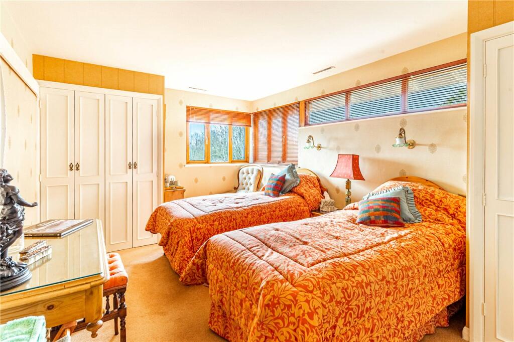 Additional property image - Pie Garden, Flamstead, St. Albans, Hertfordshire