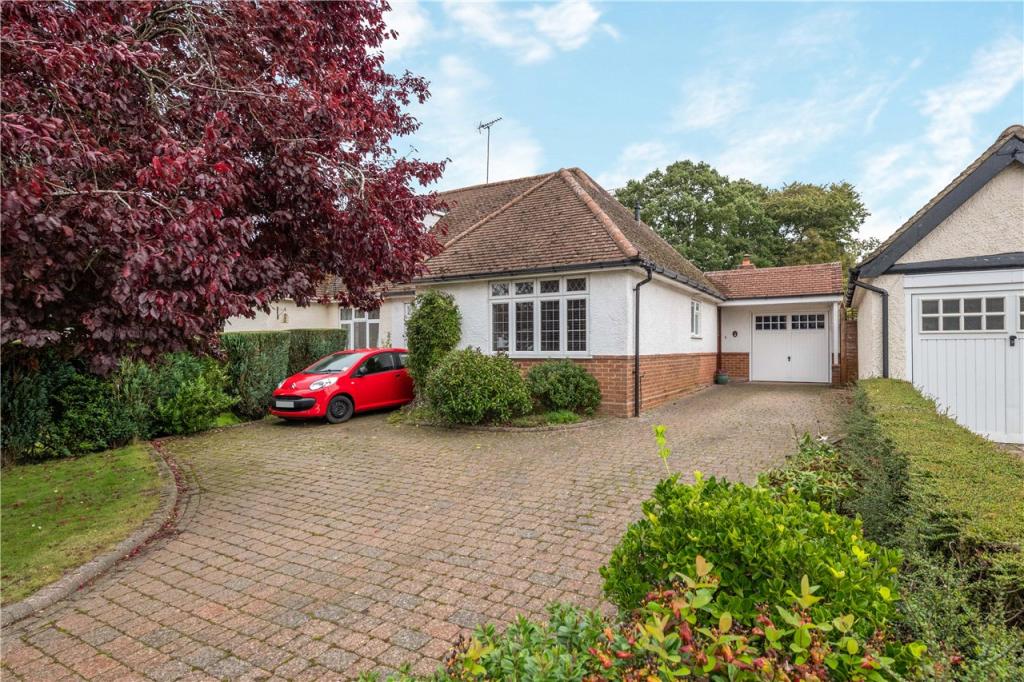 3 bedroom bungalow for sale in Holywell Road, Studham, Dunstable, LU6