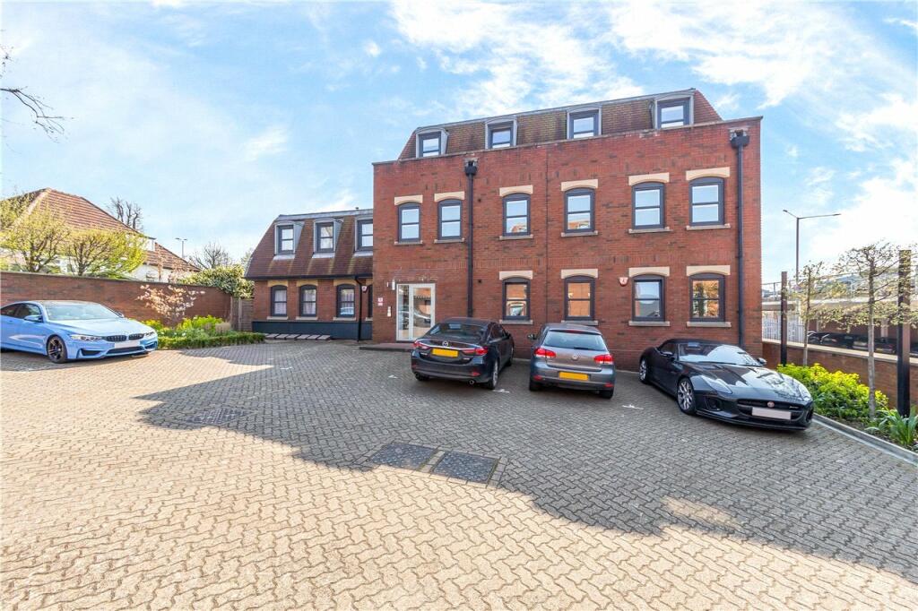 1 bedroom ground floor flat for sale in Pembroke Court, Thompsons Close