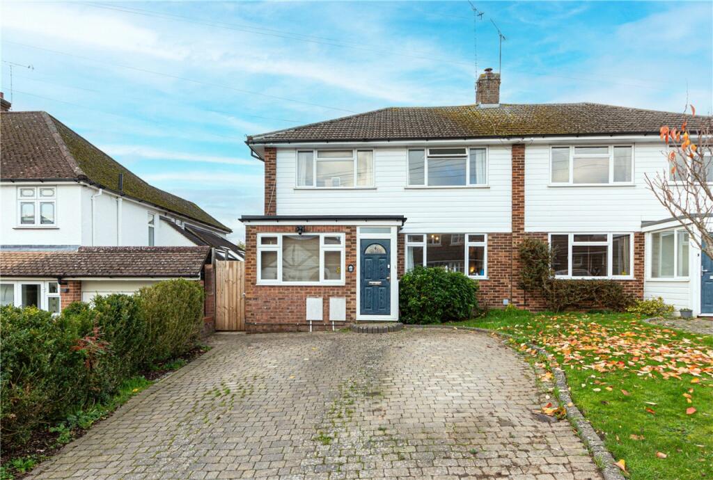 4 bedroom semidetached house for sale in Pipers Avenue, Harpenden