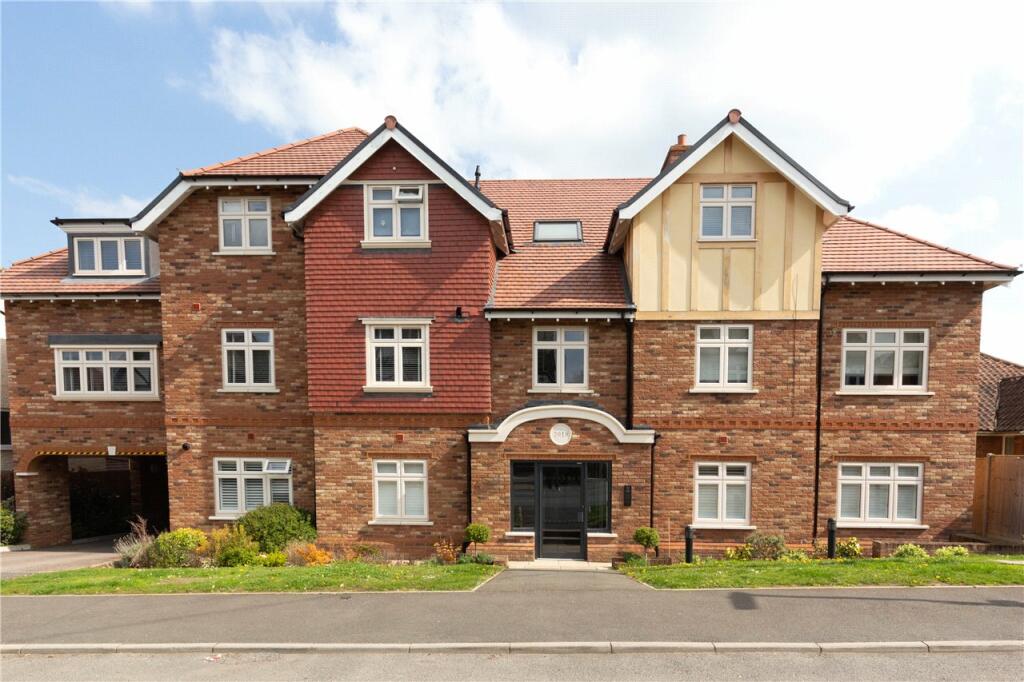 1 bedroom ground floor flat for sale in Cross Way, Harpenden