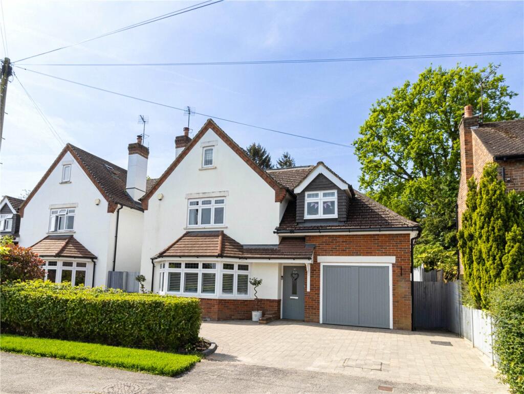 5 bedroom detached house for sale in Park Rise, Harpenden
