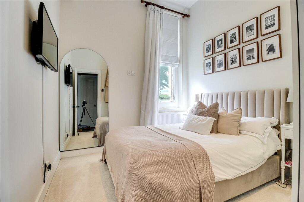 Additional property image - Hollybush Lane, Harpenden, Hertfordshire, AL5