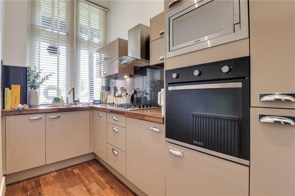 Additional property image - Hollybush Lane, Harpenden, Hertfordshire, AL5