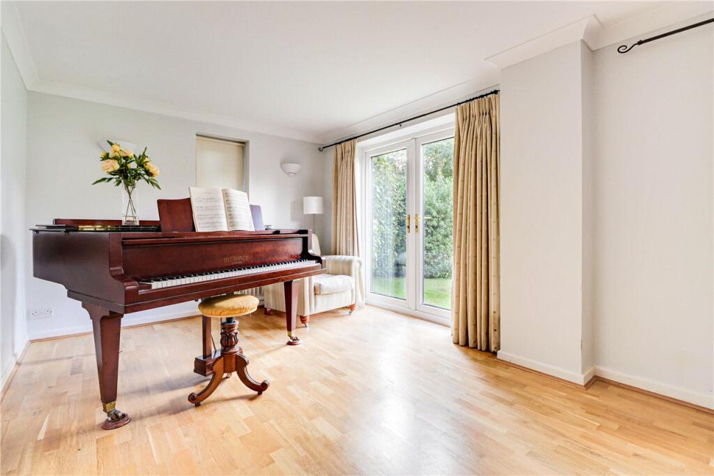 Additional property image - Bloomfield Road, Harpenden, Hertfordshire, AL5