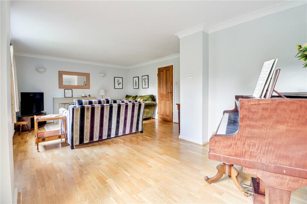 Additional property image - Bloomfield Road, Harpenden, Hertfordshire, AL5