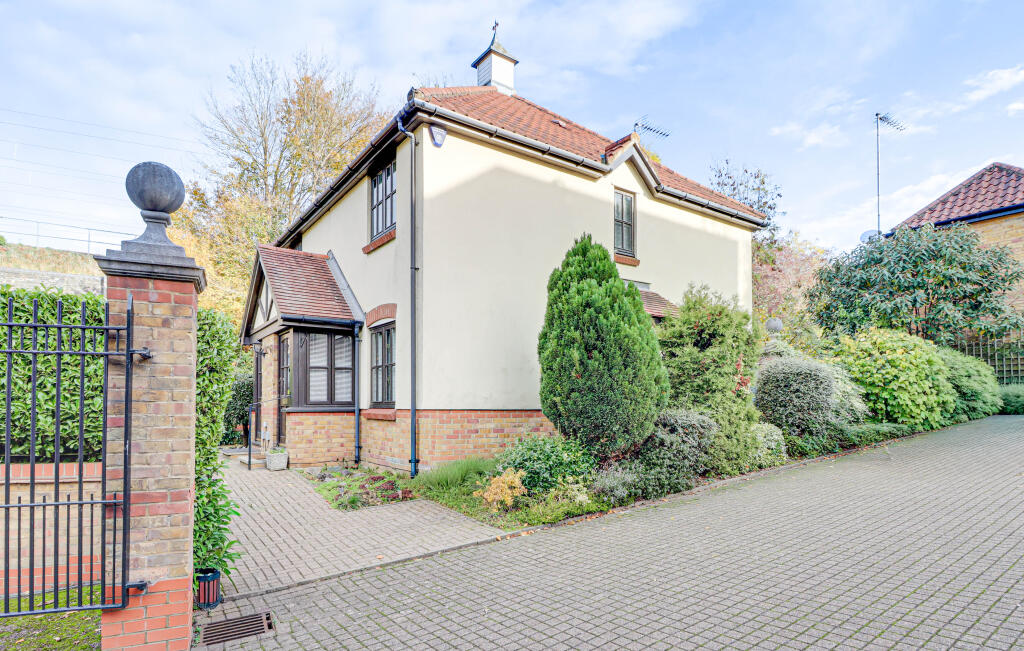 Main image of property: Cosne Mews, Harpenden, Hertfordshire, AL5