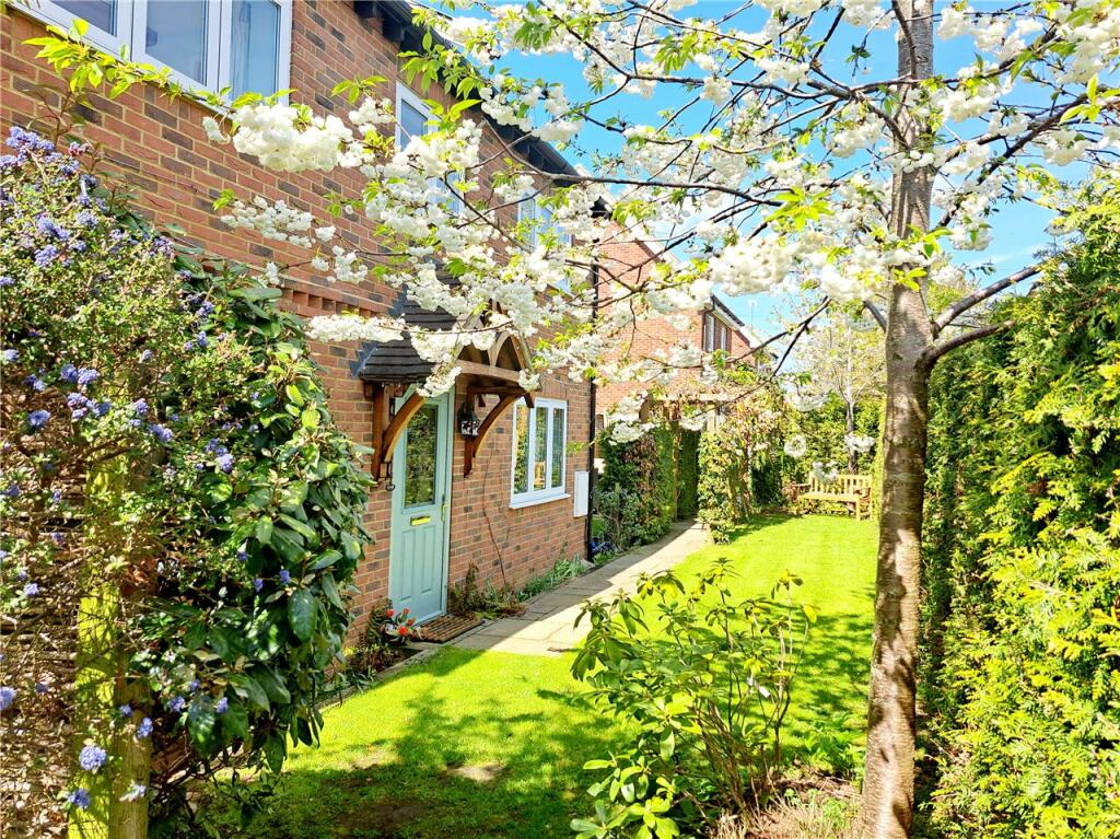 4 bedroom end of terrace house for sale in St. Giles Road, Codicote