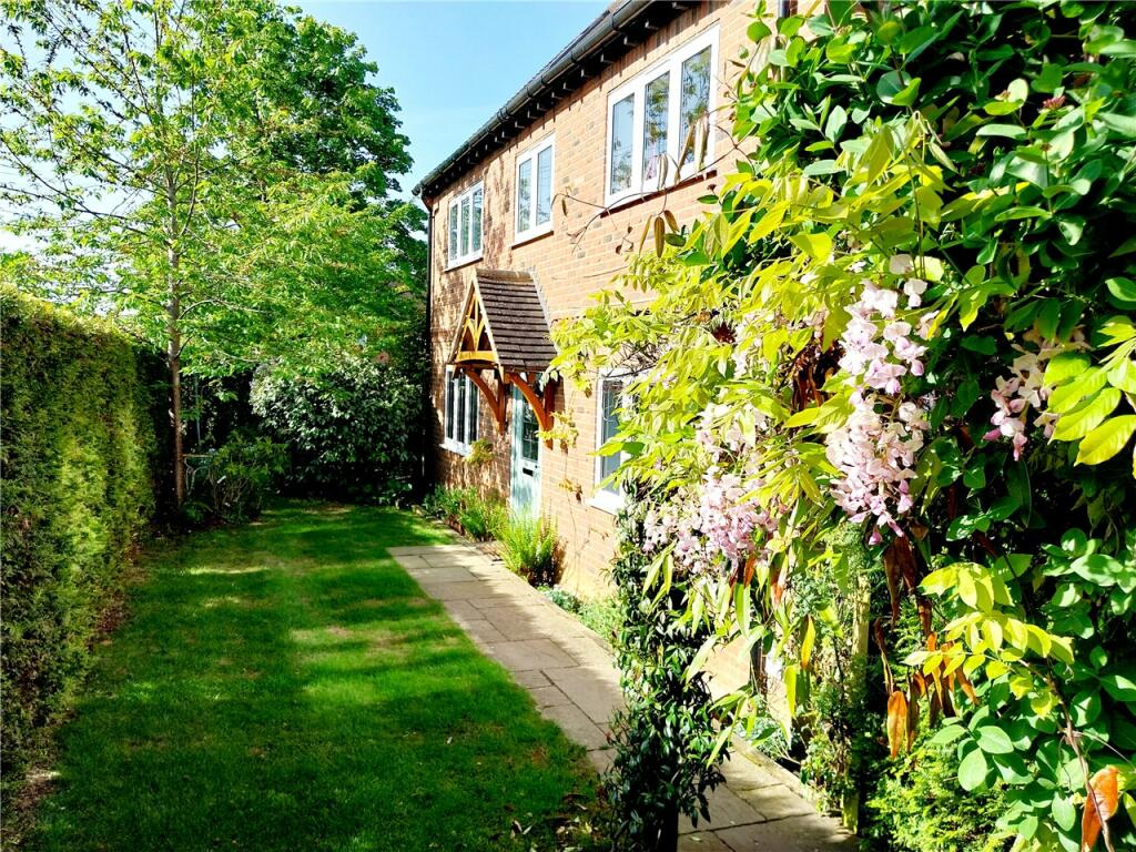 4 bedroom end of terrace house for sale in St. Giles Road, Codicote