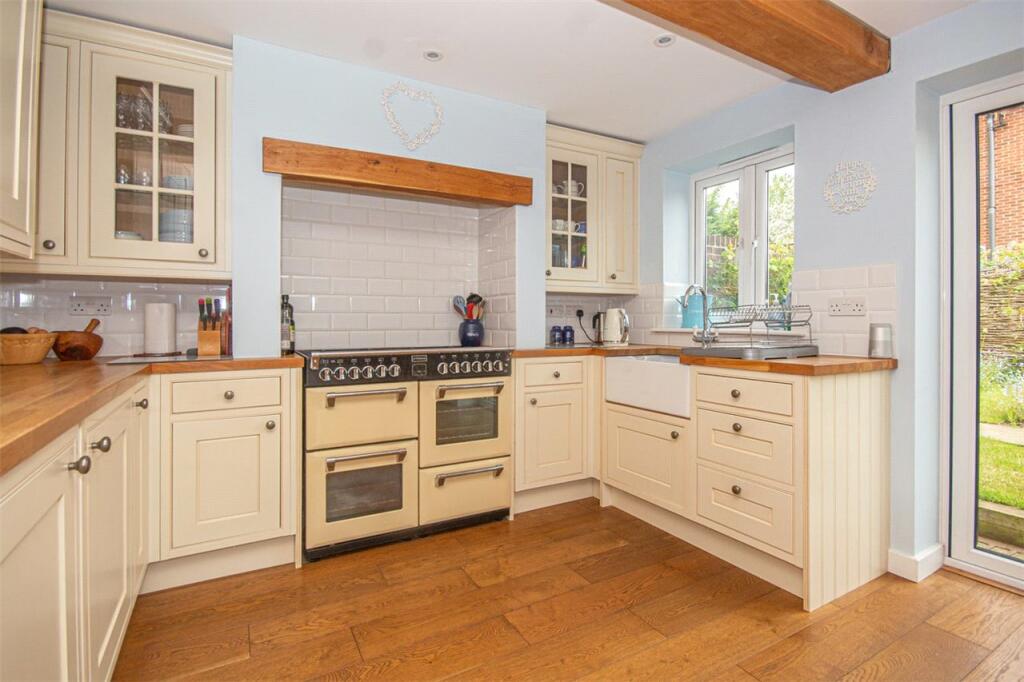 4 bedroom end of terrace house for sale in St. Giles Road, Codicote