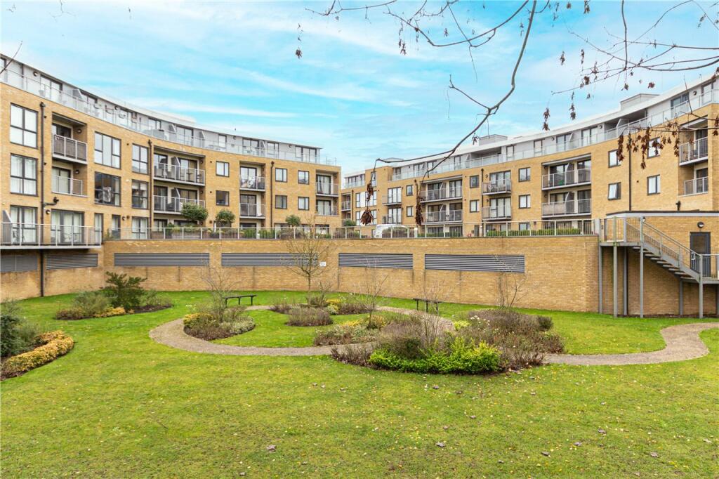 2 bedroom apartment for sale in Smeaton Court, Hertford, Hertfordshire