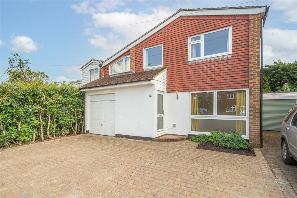 4 bedroom detached house for sale in Abbots Close, Datchworth