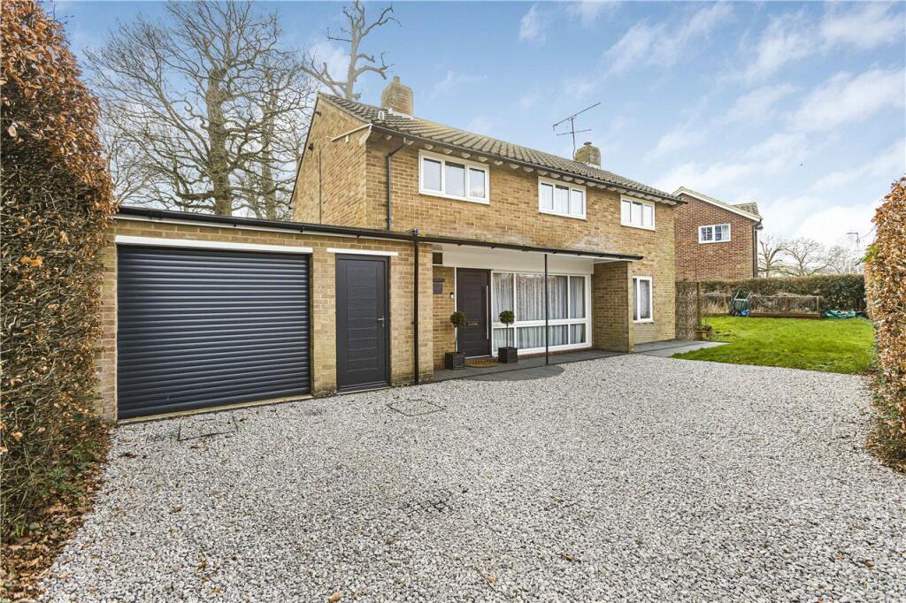4 bedroom detached house for sale in Knightsfield, Welwyn Garden City