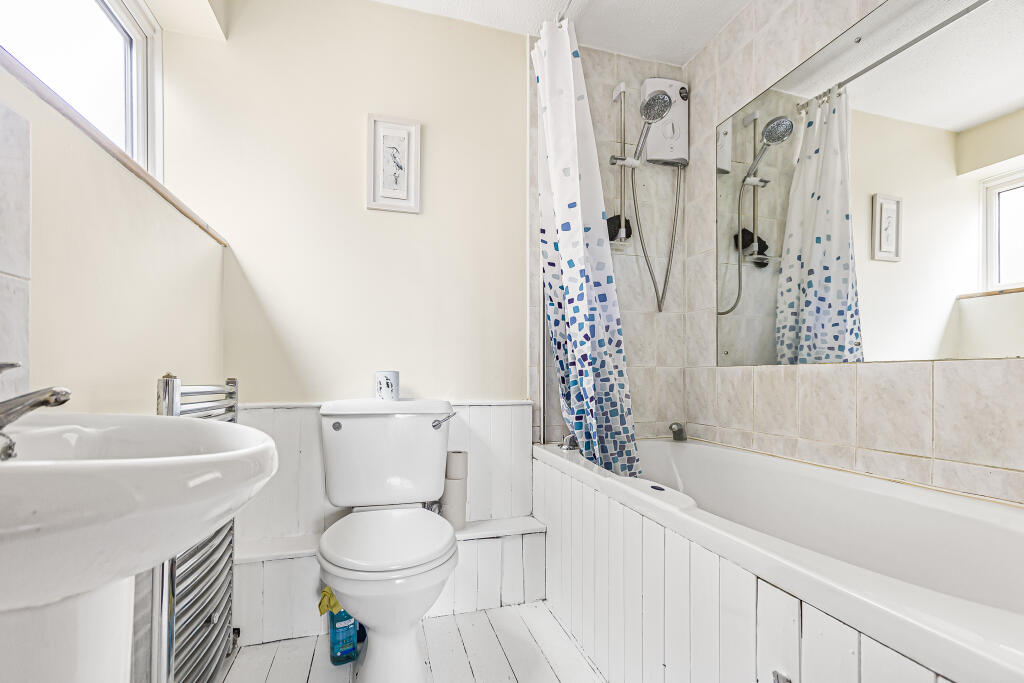 Additional property image - Godfries Close, Tewin, Welwyn, AL6 0LQ