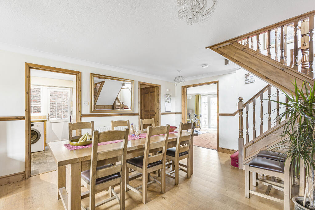 Additional property image - Godfries Close, Tewin, Welwyn, AL6 0LQ