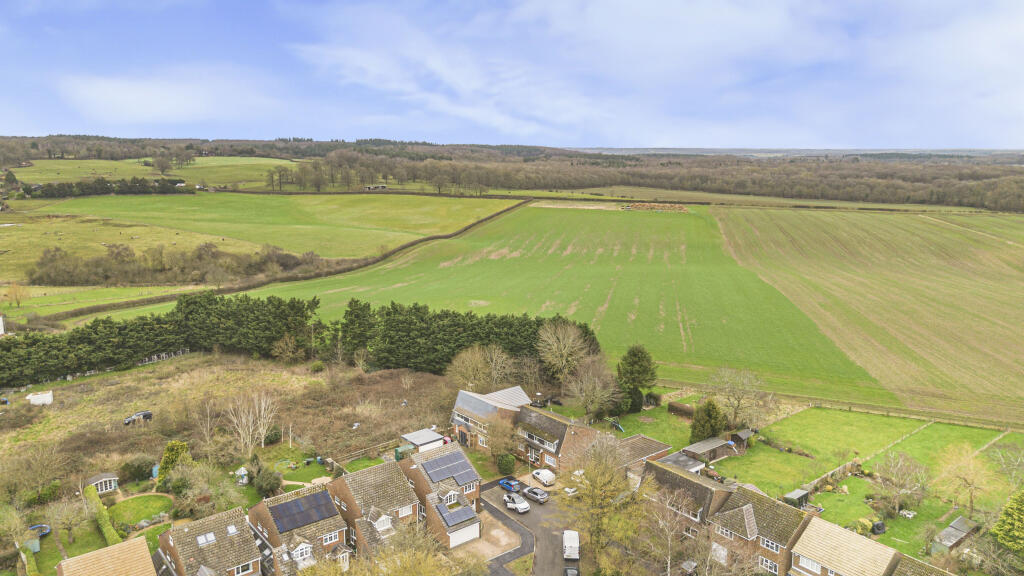 Additional property image - Godfries Close, Tewin, Welwyn, AL6 0LQ