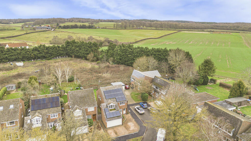 Additional property image - Godfries Close, Tewin, Welwyn, AL6 0LQ