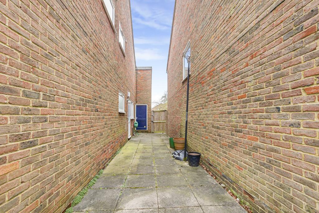 Additional property image - Godfries Close, Tewin, Welwyn, AL6 0LQ