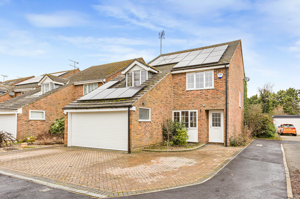 Additional property image - Godfries Close, Tewin, Welwyn, AL6 0LQ