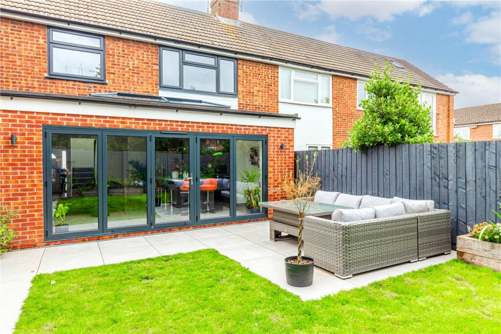 3 bedroom semidetached house for sale in Sayer Way, Knebworth