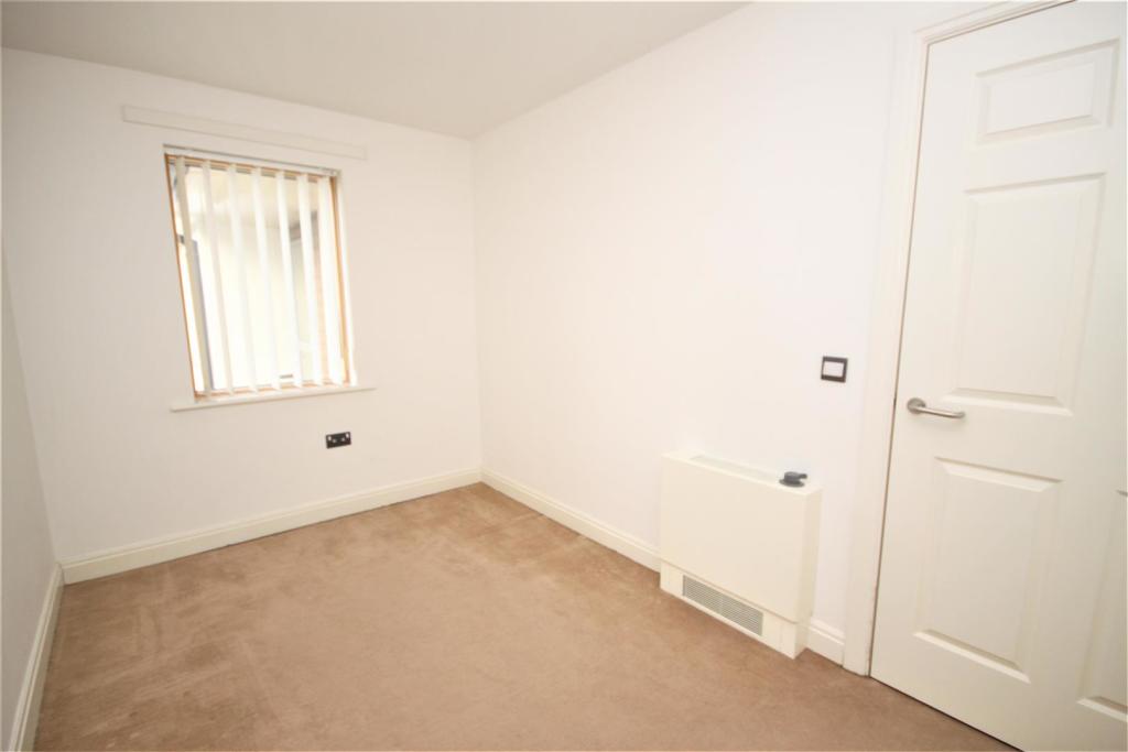2 bedroom flat for sale in Aughton Street, Ormskirk, L39