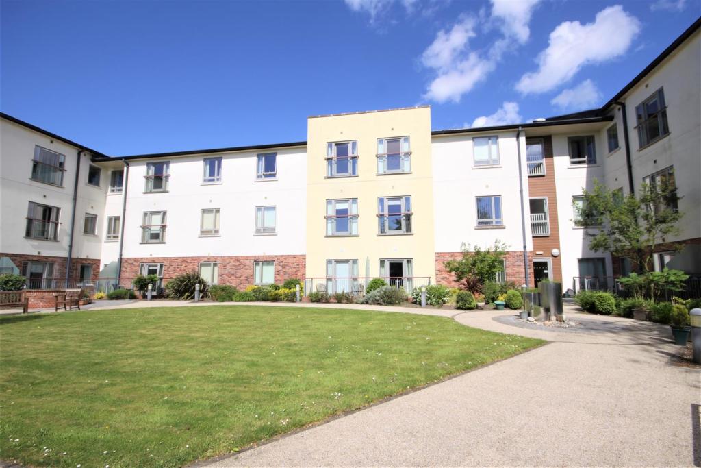 2 bedroom flat for sale in Aughton Street, Ormskirk, L39