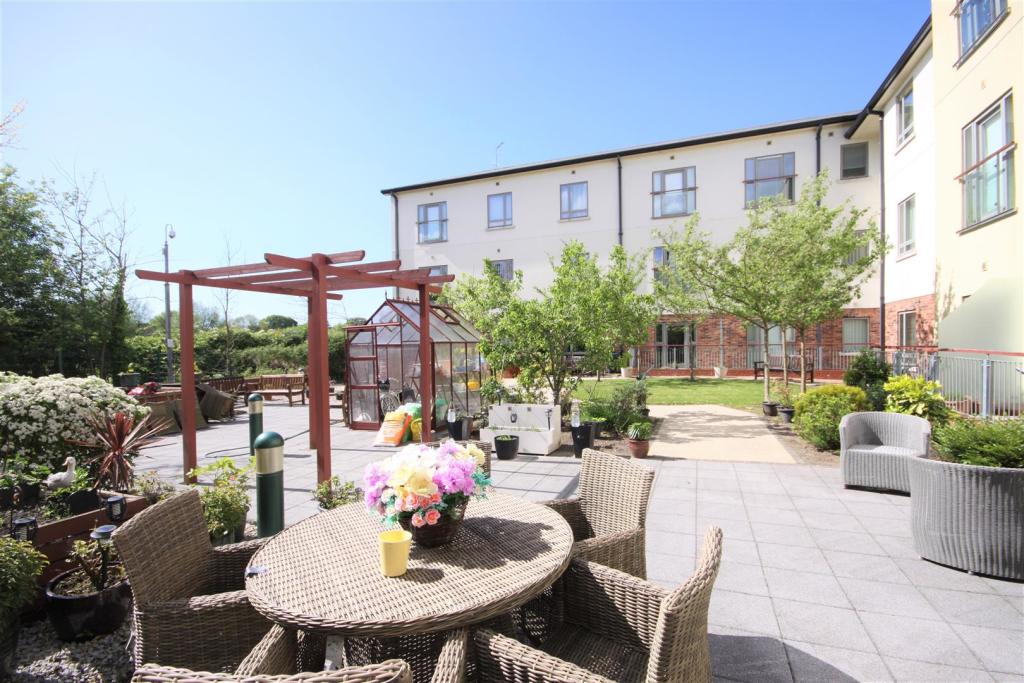 2 bedroom flat for sale in Aughton Street, Ormskirk, L39