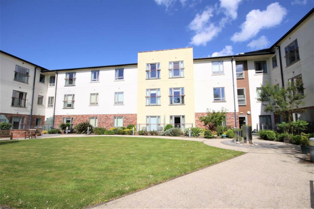 1 bedroom flat for sale in Brookside Aughton Street, Ormskirk, L39