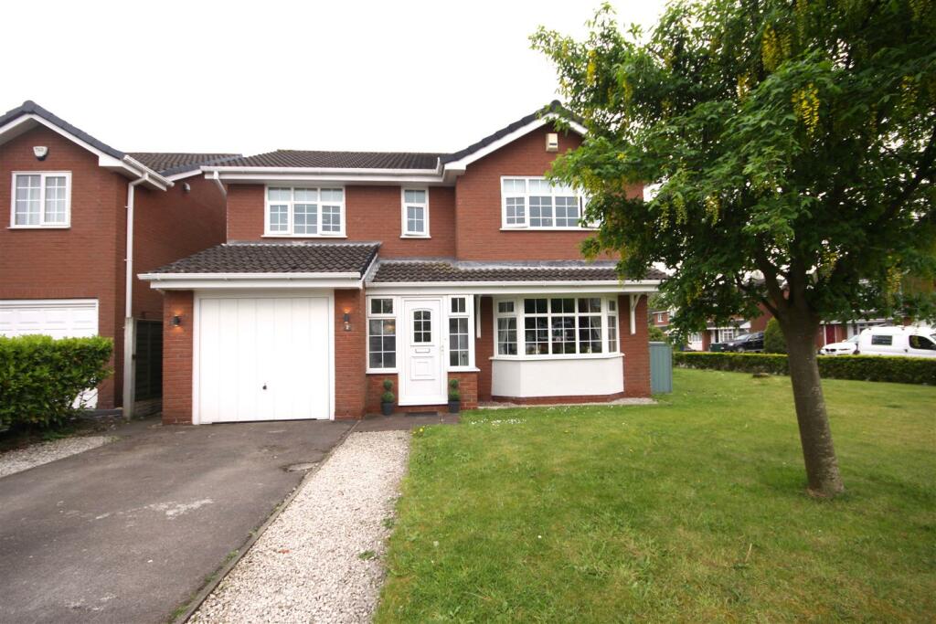 4 bedroom detached house for sale in Killingbeck Close, Burscough