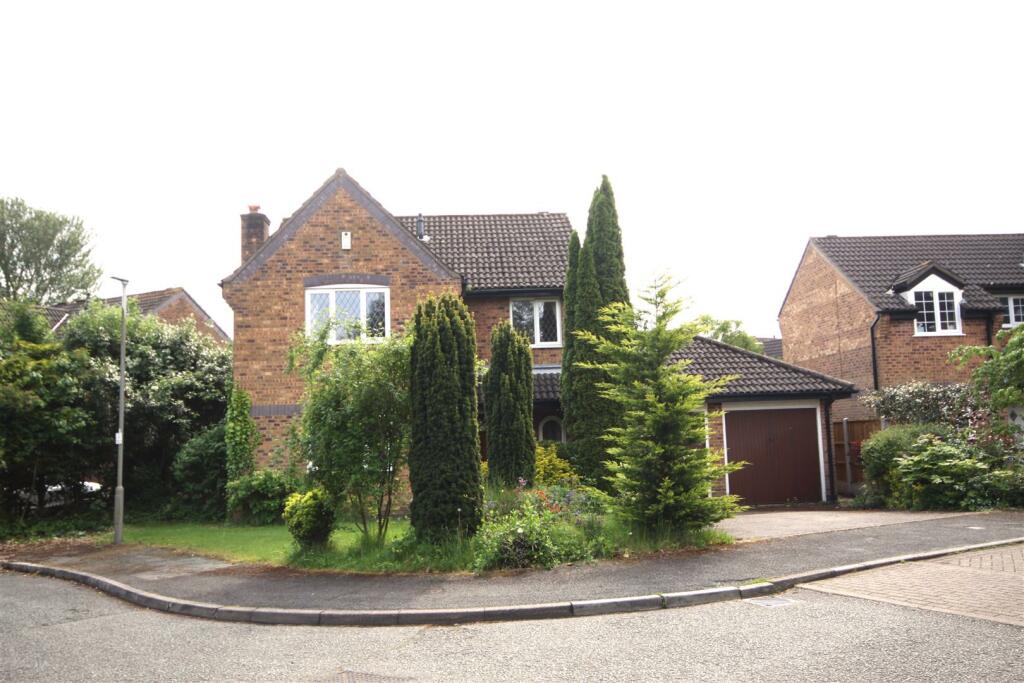4 bedroom detached house for sale in Thornton Close, Rufford, Ormskirk, L40