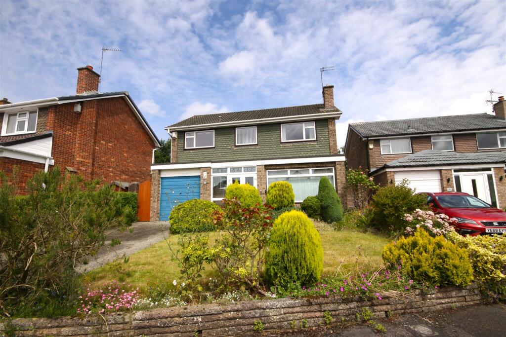 3 bedroom detached house for sale in Cole Crescent, Aughton, Ormskirk, L39