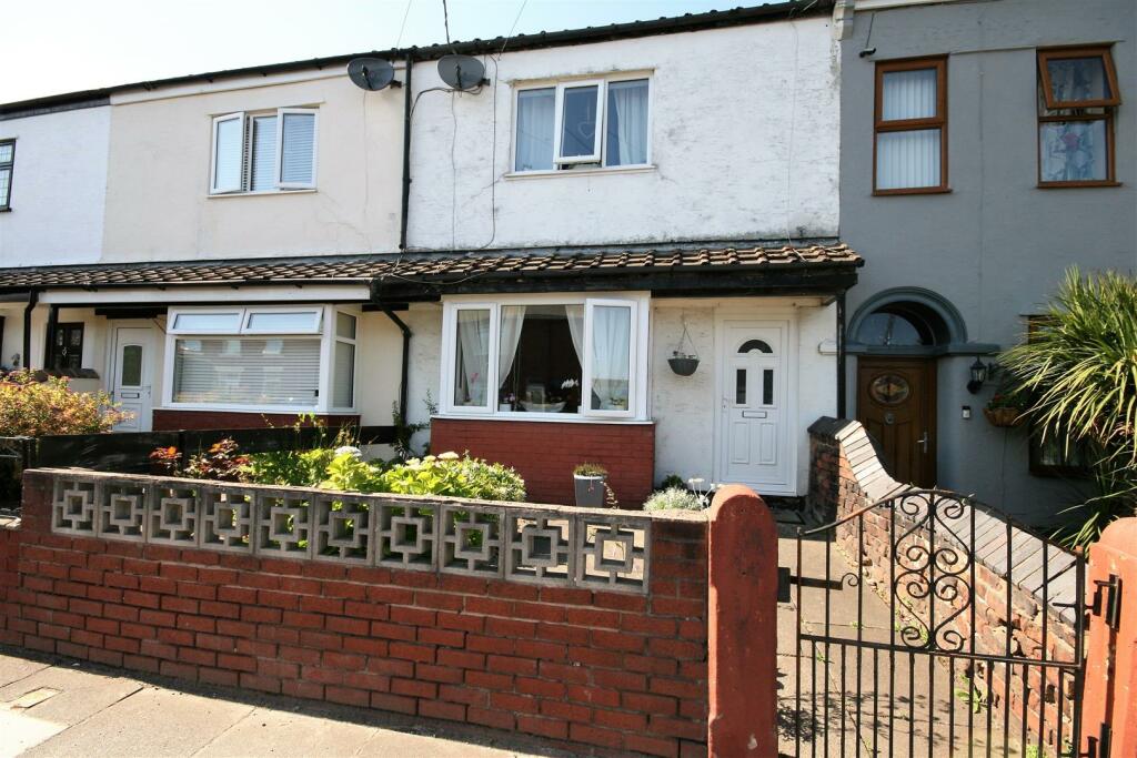 3 bedroom terraced house for sale in High Street, Skelmersdale, WN8