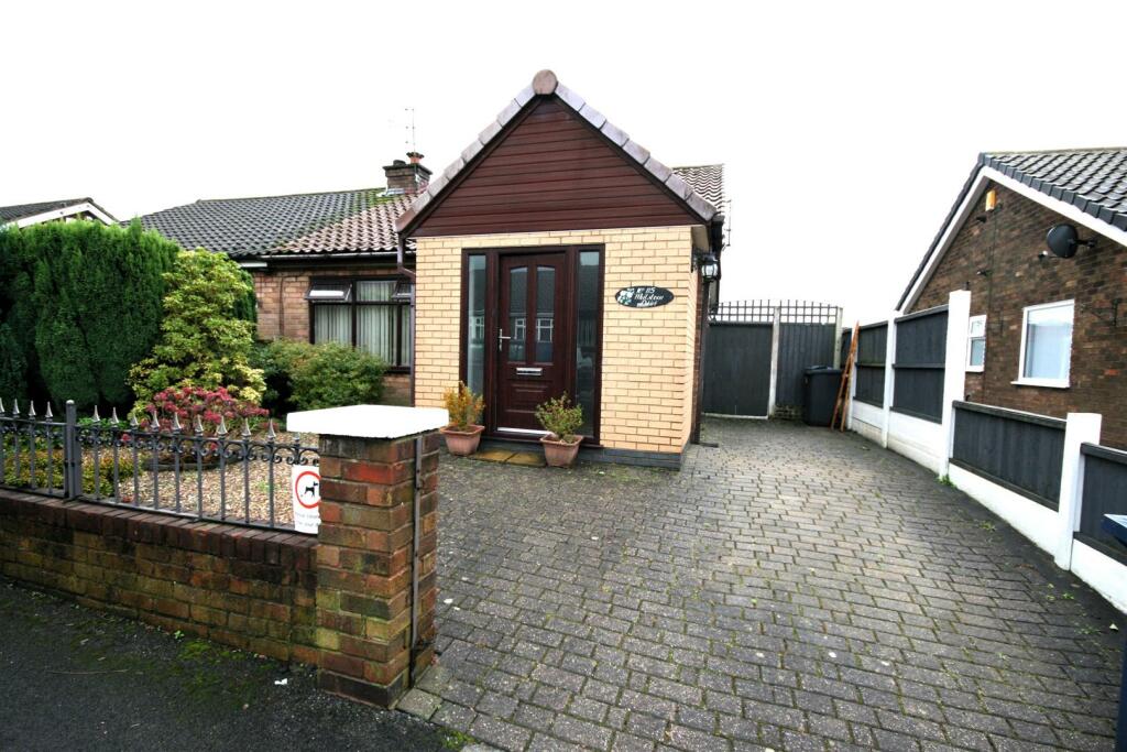 1 bedroom semidetached bungalow for sale in Whitstone Drive, Blakehall