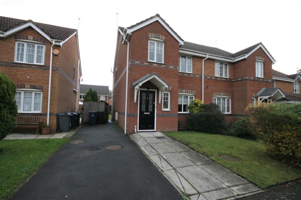 3 bedroom semidetached house for sale in Village Way, Skelmersdale, WN8