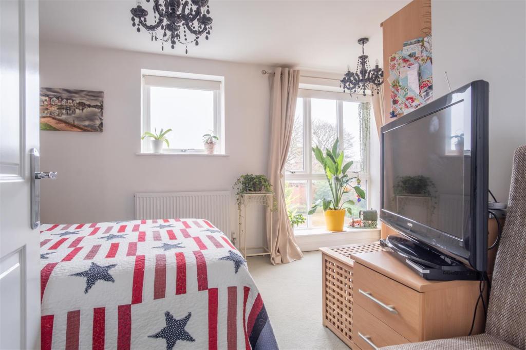 2 bedroom terraced house for sale in Mostyn House, Parkgate, Neston, CH64