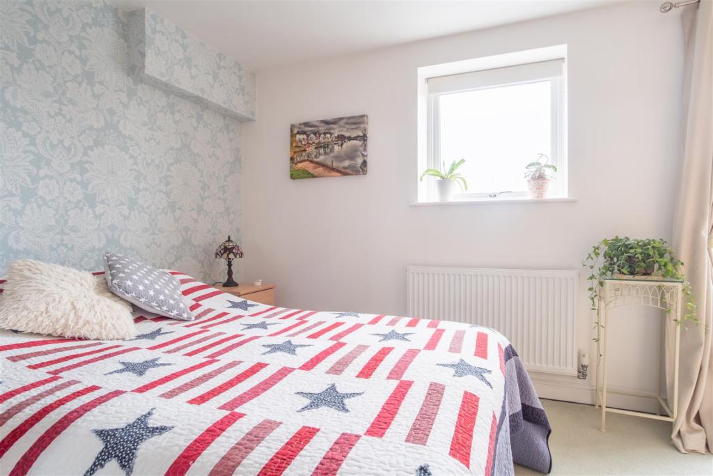 2 bedroom terraced house for sale in Mostyn House, Parkgate, Neston, CH64