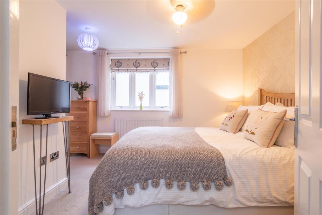 2 bedroom terraced house for sale in Mostyn House, Parkgate, Neston, CH64