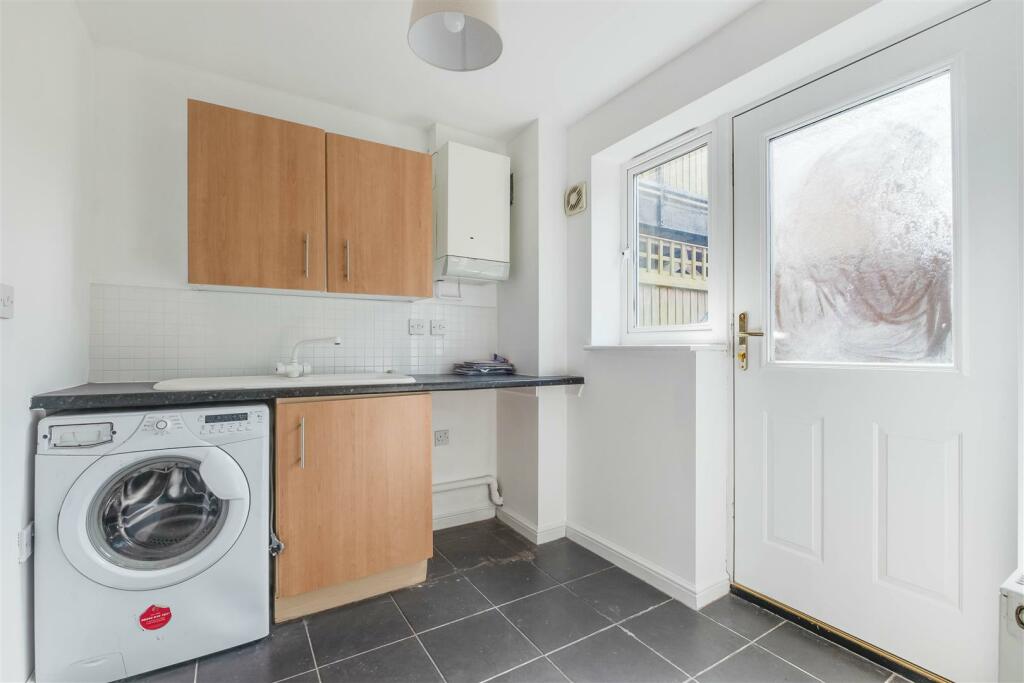 3 bedroom town house for sale in New Heyes, Neston, CH64