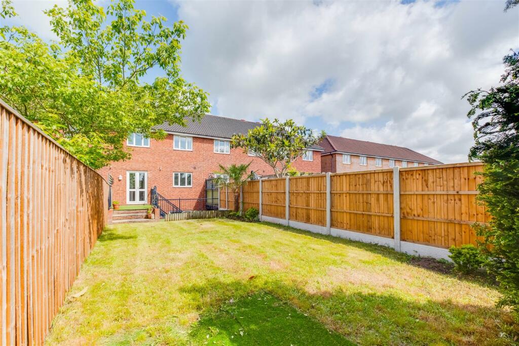 3 bedroom town house for sale in New Heyes, Neston, CH64