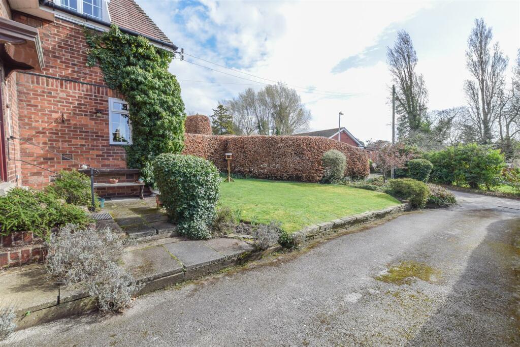 3 bedroom detached house for sale in Chantry Walk, Heswall, Wirral, CH60