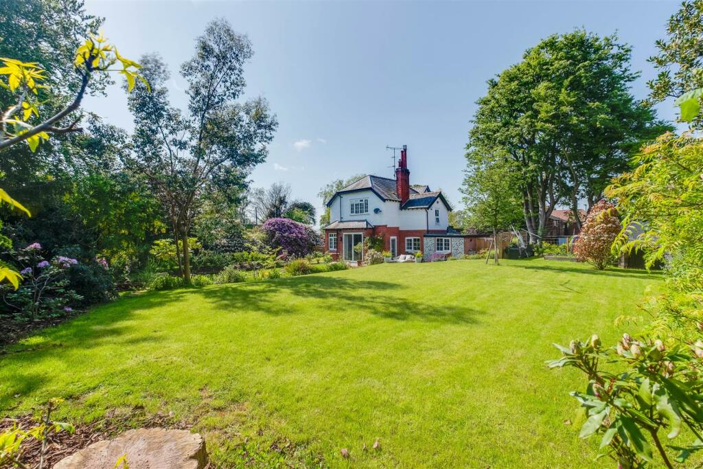 5 bedroom detached house for sale in Neston Road, Ness, Neston, CH64