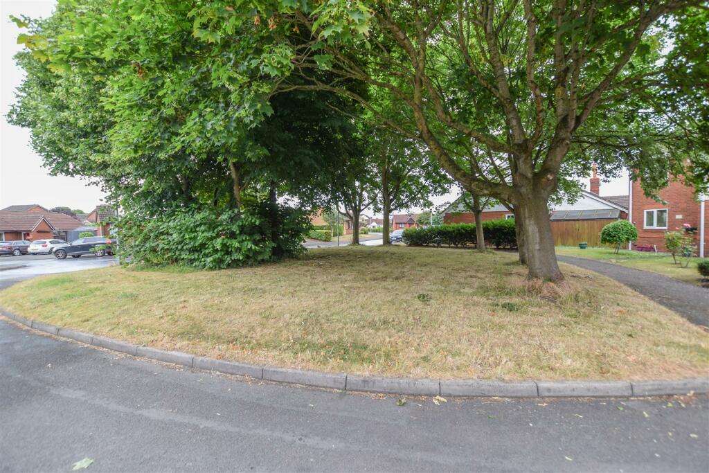 Property for sale in Sunningdale Way, Neston, CH64