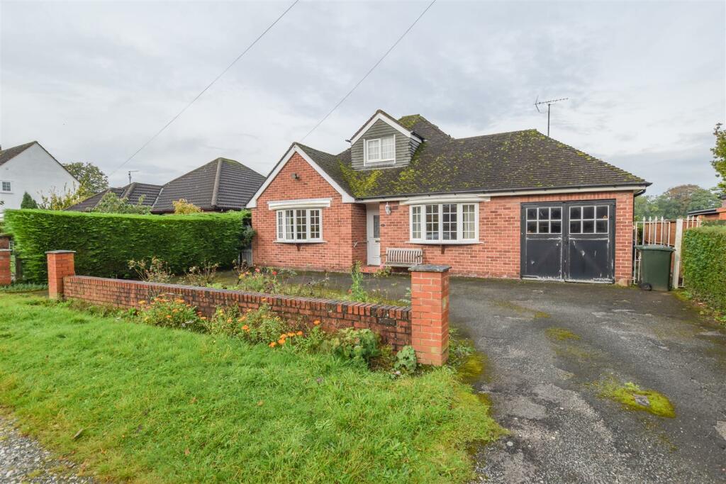 3 bedroom detached house for sale in Field Hey Lane, Willaston, Neston