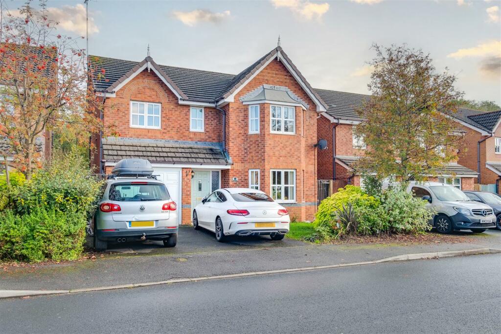 4 bedroom detached house for sale in Millfield, Neston, CH64