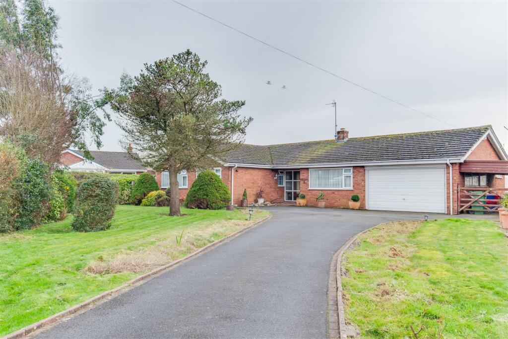 3 bedroom detached bungalow for sale in Heron Court, Parkgate, Neston, CH64