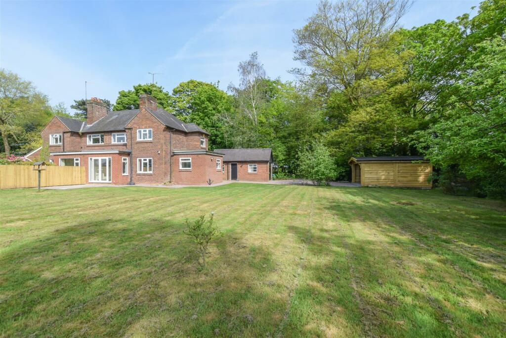 4 bedroom semidetached house for sale in New Hey Lane, Willaston