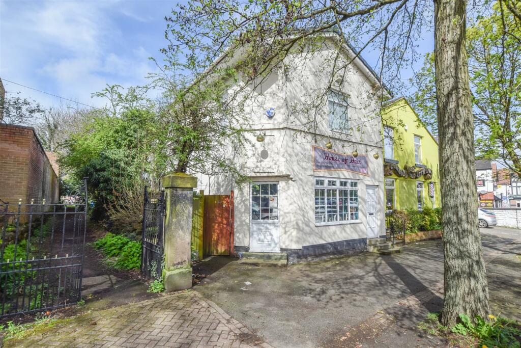 Commercial property for rent in Bromborough Village Road, Bromborough