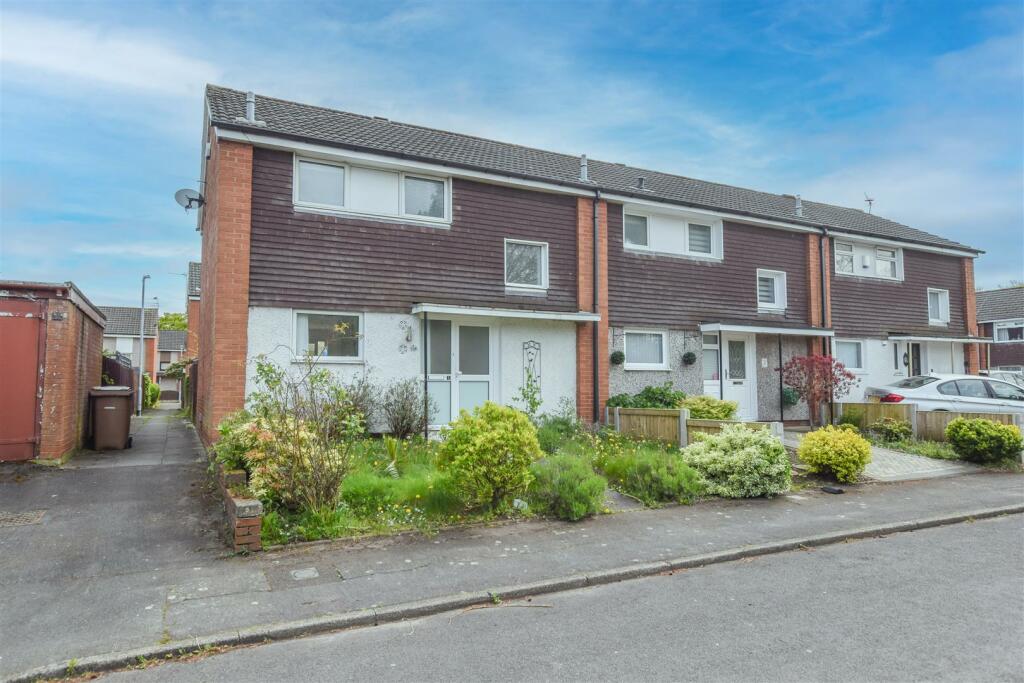 2 bedroom end of terrace house for sale in Friars Close, Bebington
