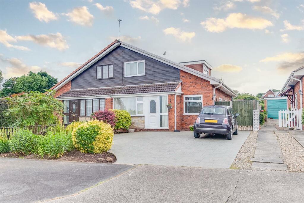 3 bedroom semidetached house for sale in Rockfarm Drive, Little Neston