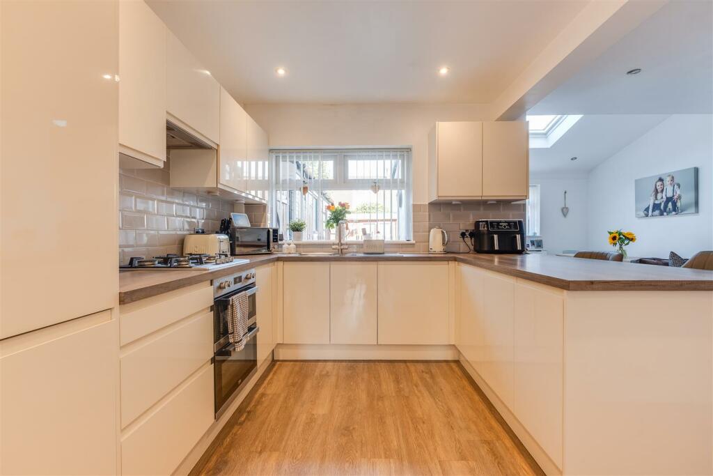 Additional property image - Raeburn Avenue, Little Neston, Neston